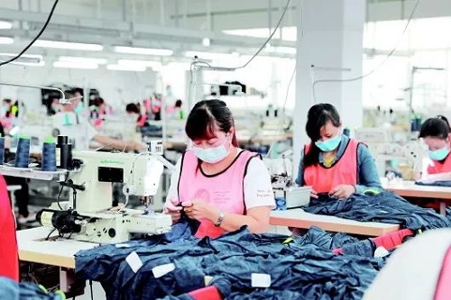 服饰老板的生死挣扎 40%订单流失越南，为何亏本也要硬撑？